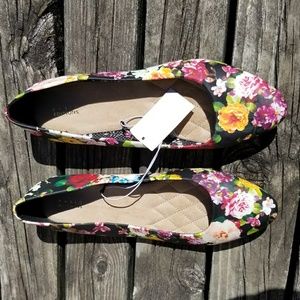 Bold floral flats sz. 11